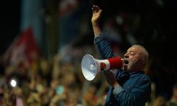 Brezilya’da sol siyasetçi Lula’dan tarihi zafer: Yeniden devlet başkanı seçildi