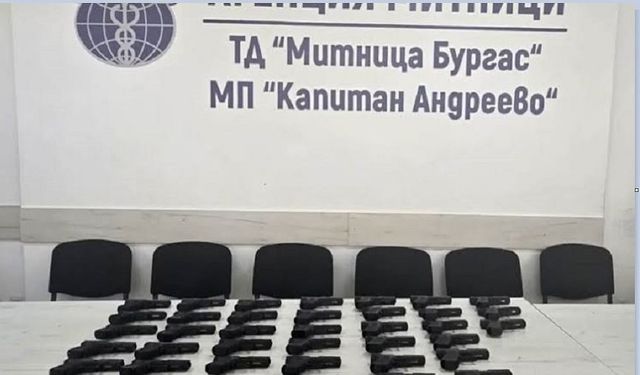 Türkiye’den Almanya’ya giden incir yüklü TIR’da 45 tabanca ele geçirildi