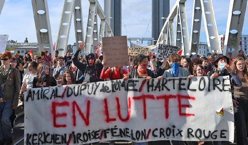 Fransa’da öğrenci direnişi hükümete geri adım attırdı